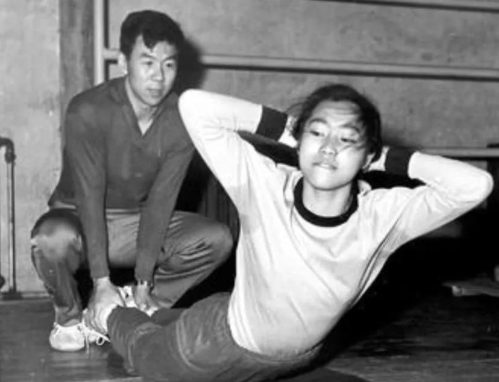 羽毛球队击败老对手中国女排，晋级之路一路高歌的简单介绍-爱游戏官网