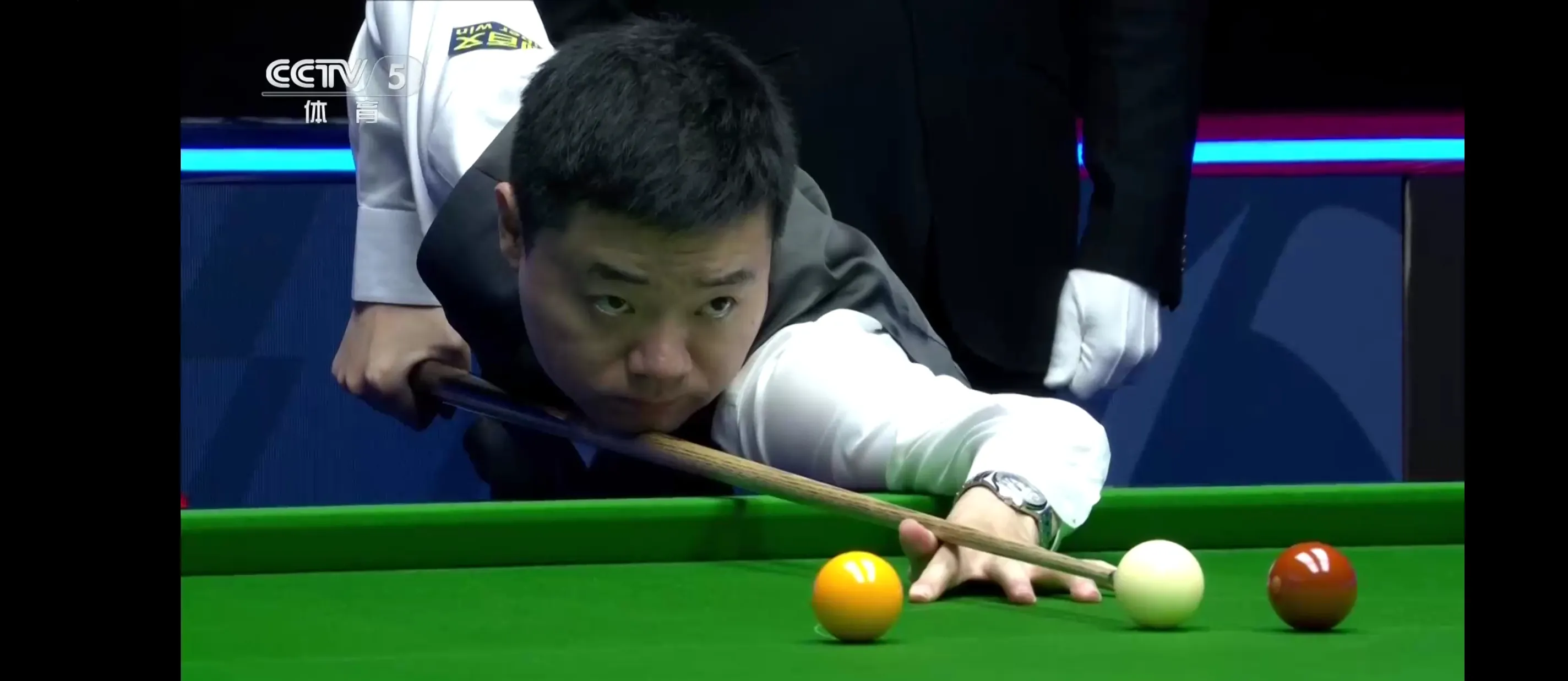 丁俊晖关键时刻救险，马龙力保胜局拿下系列赛的简单介绍