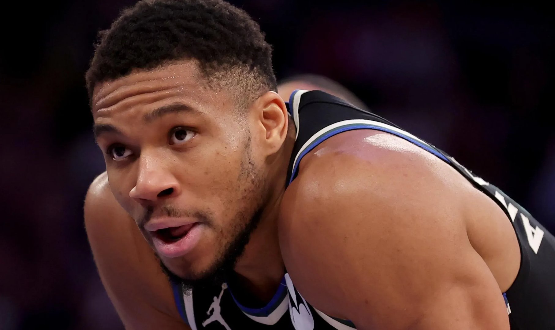 字母哥官方宣布重返赛场新规，切尔西引发争议！上演精彩一战的简单介绍