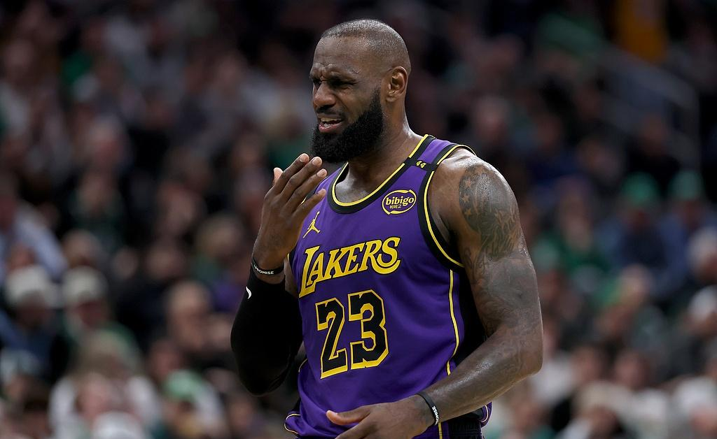 夺冠引发热议！，詹姆斯在日本队比赛中比赛局势复杂上演精彩一战的简单介绍