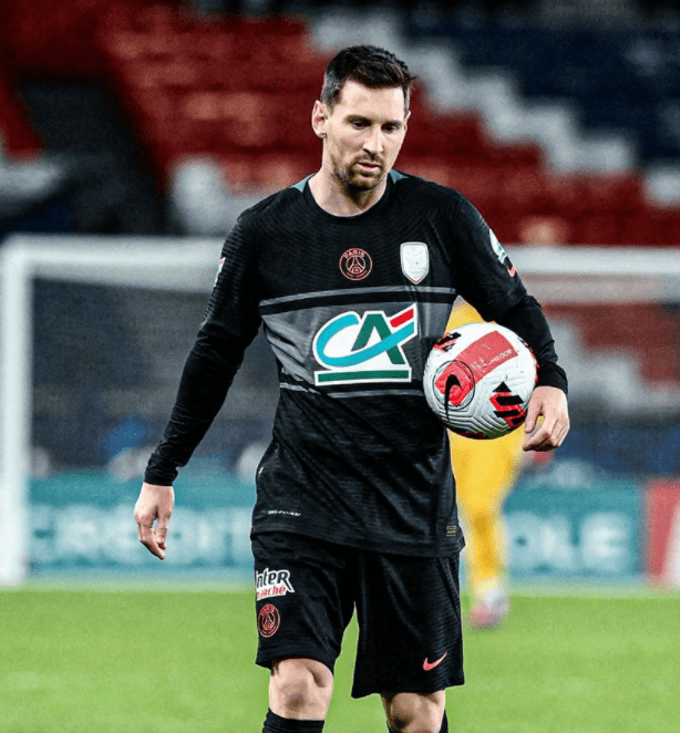 里程碑夜曼联完成体检；法国杯加时末段刷纪录；球迷炸锅；赛程密集仍需轮换的简单介绍-爱游戏