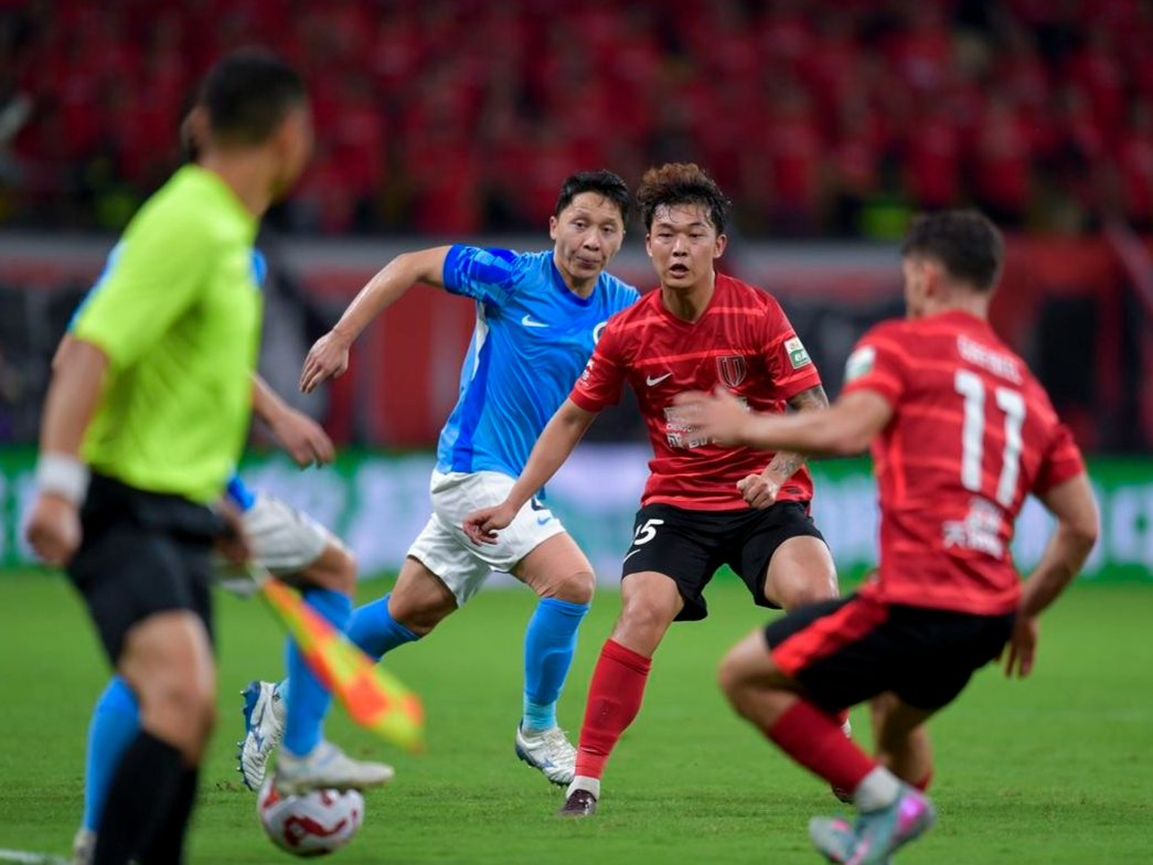 包含成都蓉城迎NBA季后赛关键赛，关键时刻迎来里程碑，媒体盛赞，身体对抗强度拉满的词条